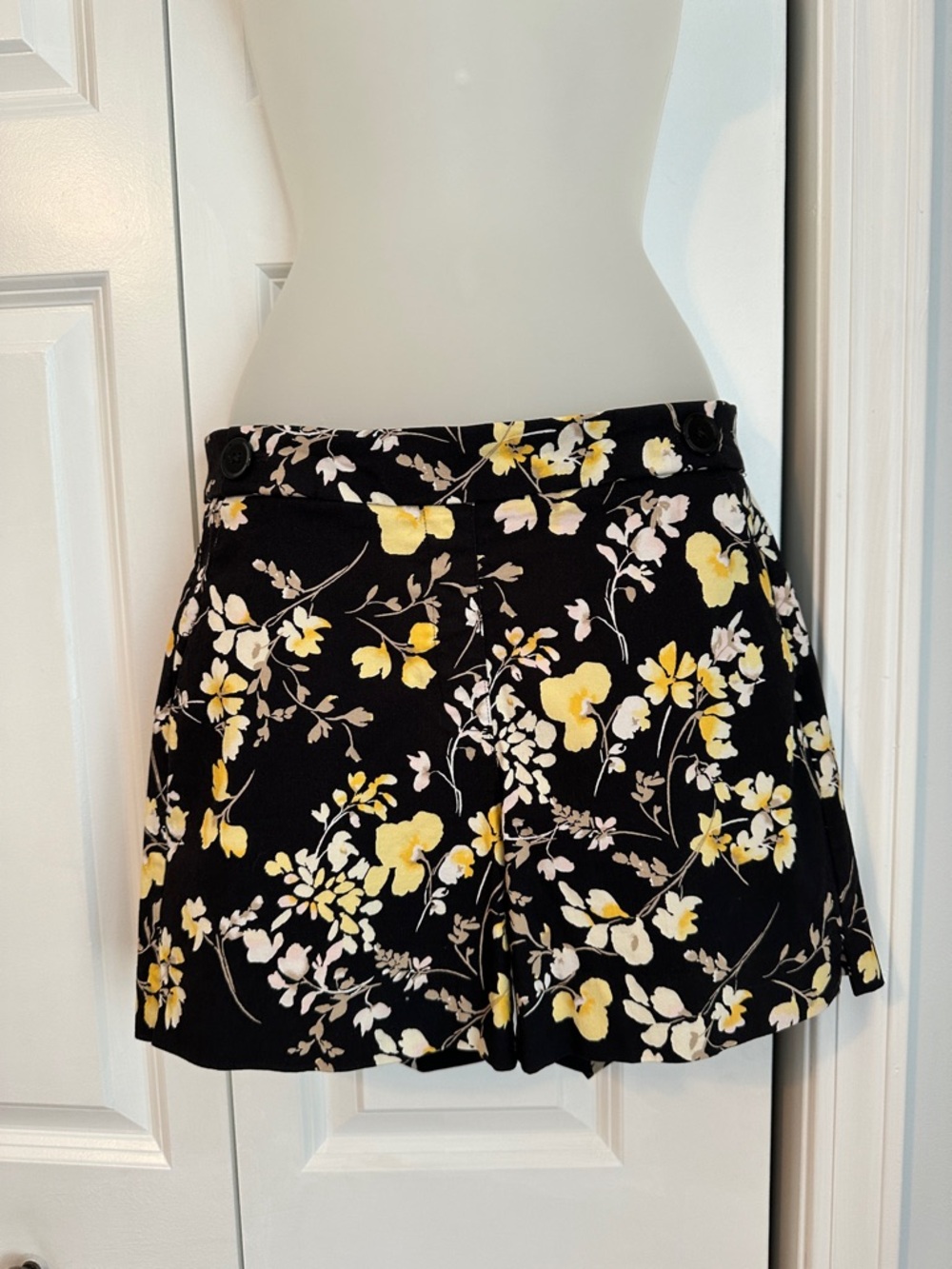 White House Black Market Black Floral Shorts with Yellow & Cream Flowers